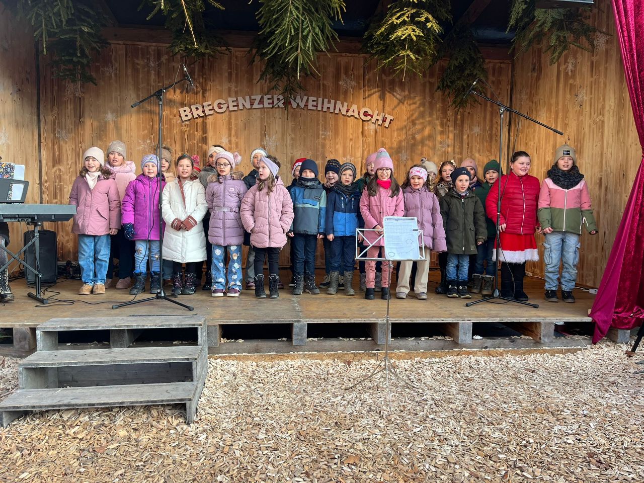 Singen beim Bregenzer Weihnachtsmarkt 